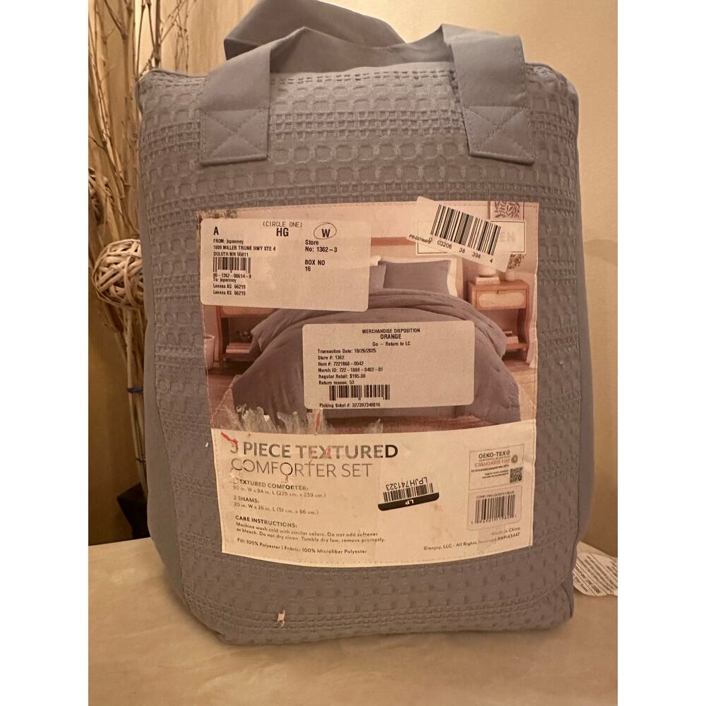 3 Piece Textured Comforter Set SIze Full/Queen